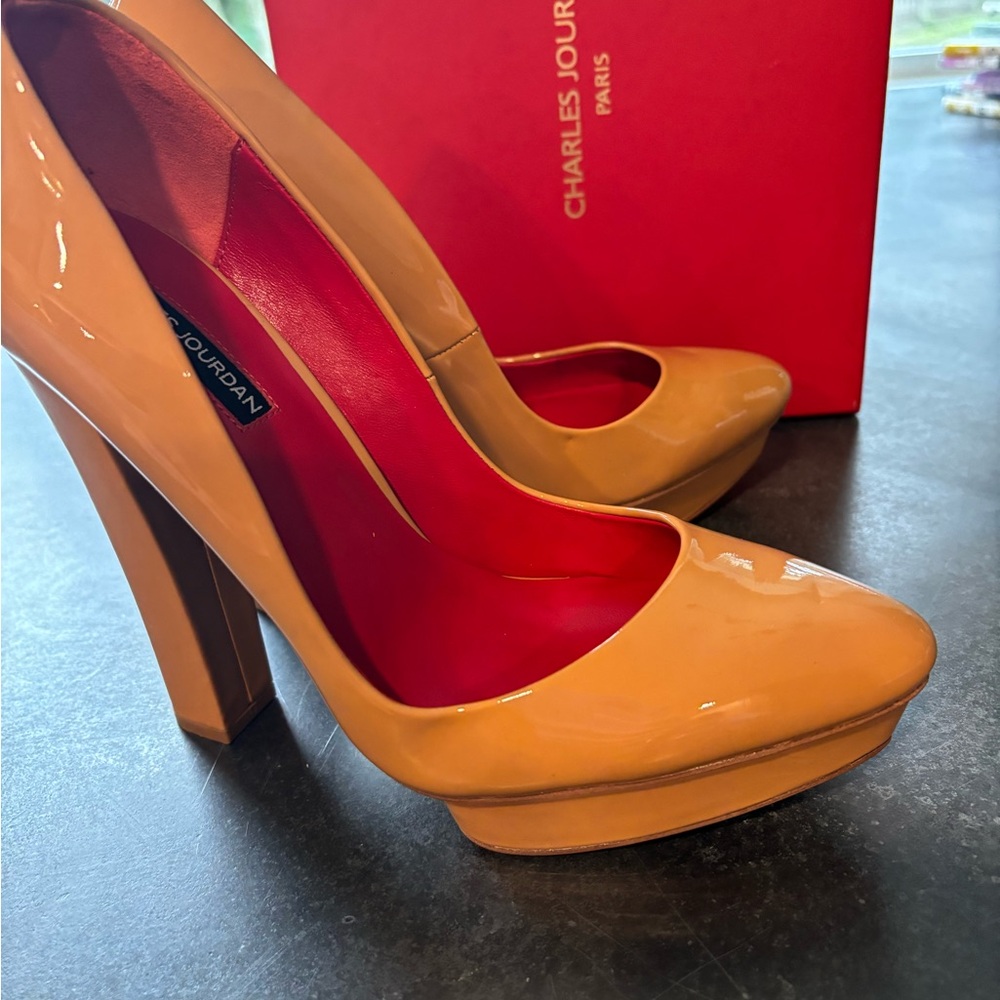 *New* Charles Jourdan Paris Leather Pumps